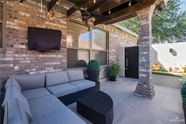 Building Photo - 11 Santa Teresa St