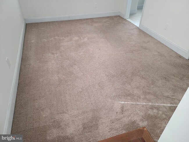 Building Photo - 250 S Washington St