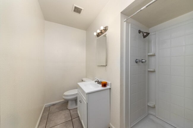 Building Photo - 3825 Bianchi Way
