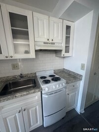 Building Photo - 155 Birdseye St