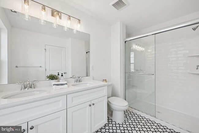 Building Photo - 724 Northwood Ave