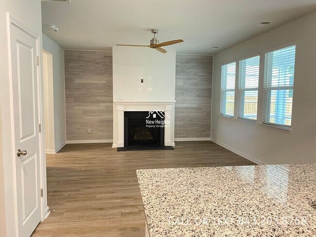 Building Photo - 2641 Alamanda Dr