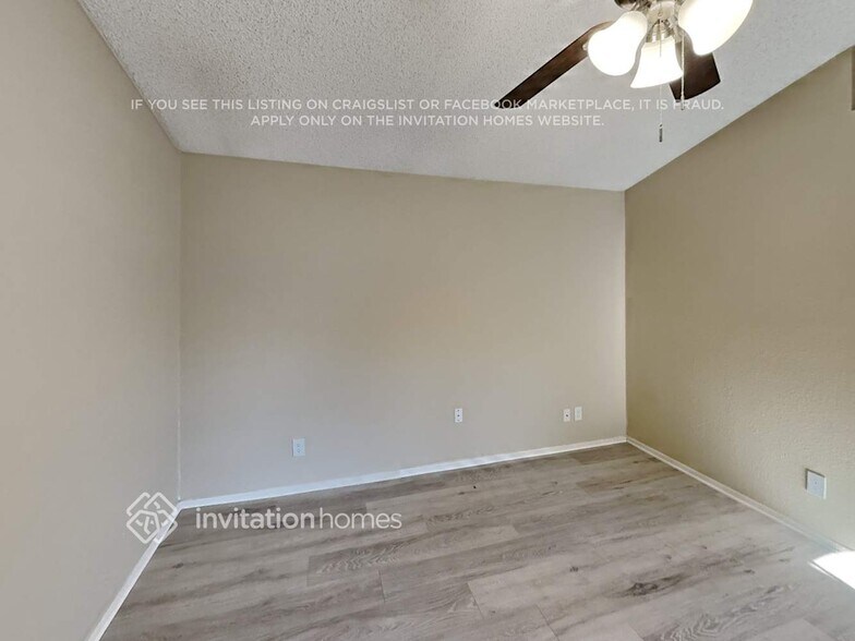 Building Photo - 1055 W Sunward Dr