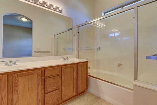 Building Photo - 3 bed, 2 bath Granville Home for Rent!