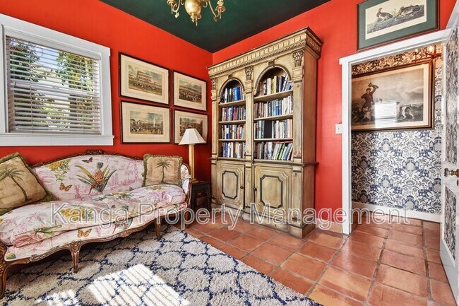 Building Photo - 194 Almeria Rd