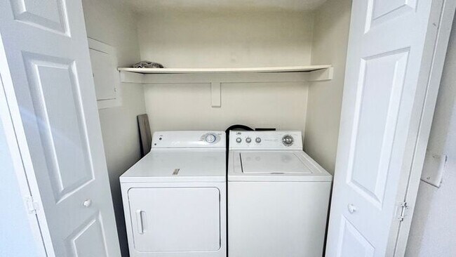 Building Photo - North Atlanta 1 Bed-1 Bath Condo, LVP Hardwoods, Sunroom/Office, Available Mid-July!