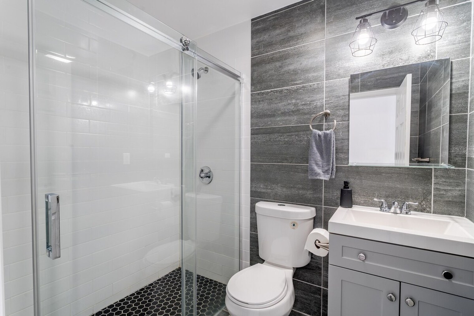 Building Photo - 218 E 104th St