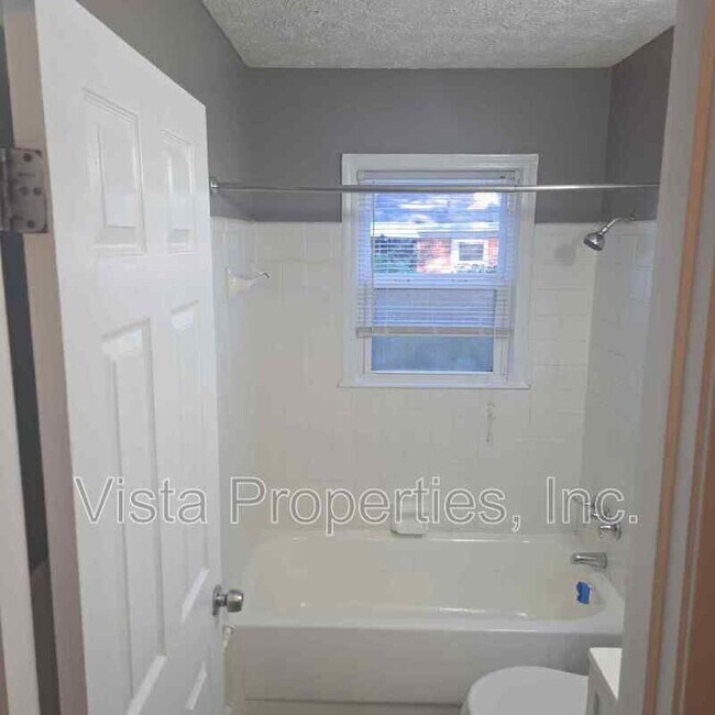 Building Photo - 1622 Haskin Ave