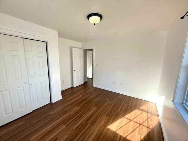 Building Photo - 136 Eastford Rd