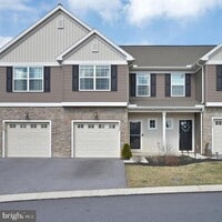 Building Photo - 1728 Fairbank Ln