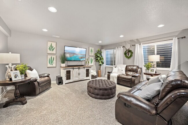 Building Photo - 580 Boxwood Dr