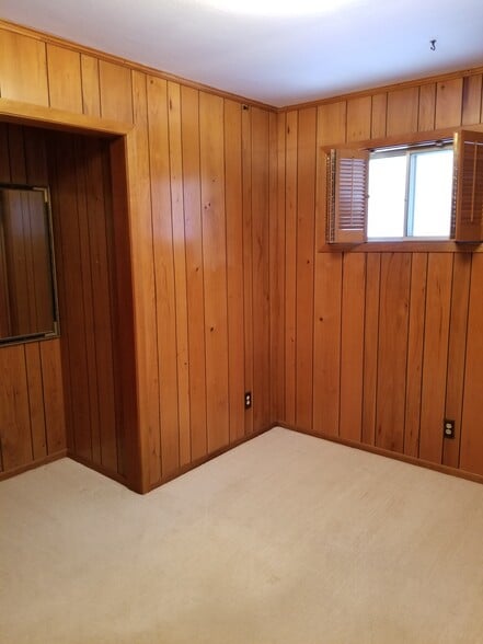 Building Photo - 1728 Middle Rd