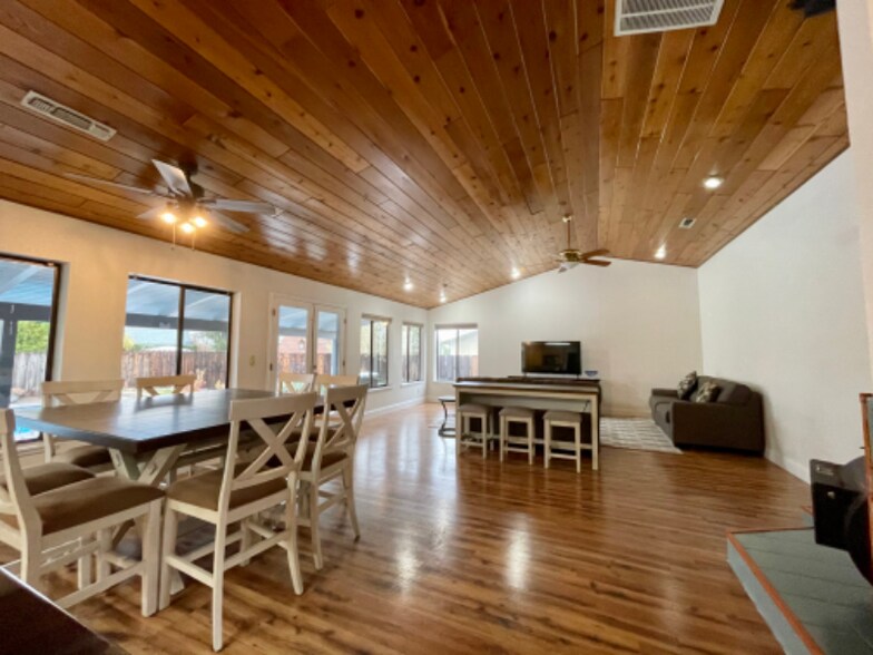 Building Photo - 3640 Elizabeth Way