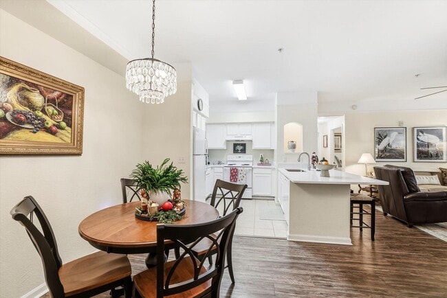 Building Photo - 2801 Chancellorsville Dr