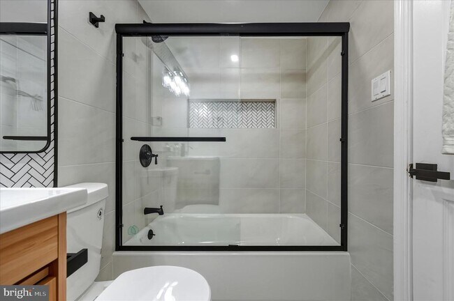 Building Photo - 110 Elaine Dr