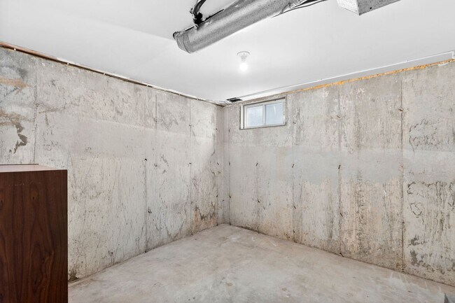 Building Photo - Spacious 1,440 SF Central West End Home with Garage Parking, Pool Access & Close to BJC/WashU