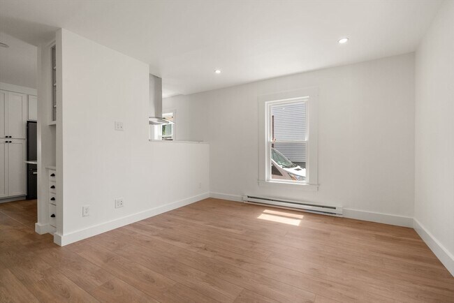 Building Photo - 31 Wardwell Ave