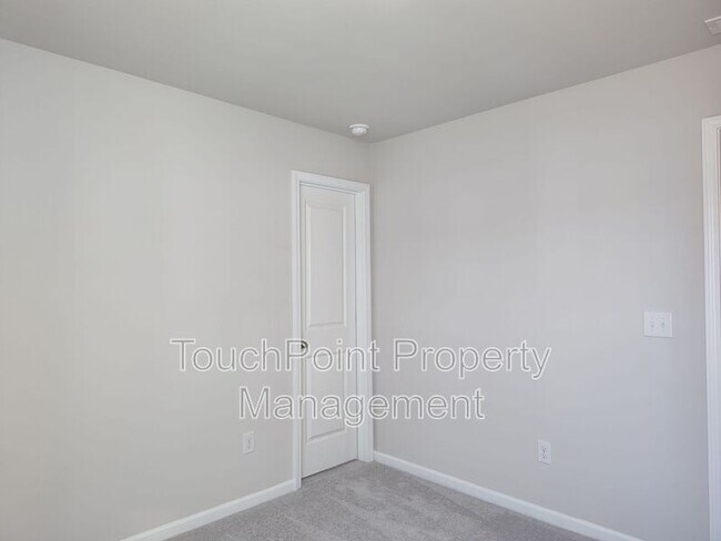 Building Photo - 3247 Crawford Ave