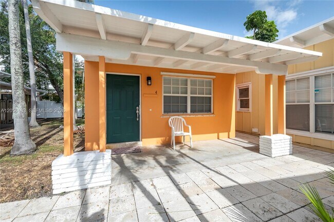 Building Photo - 809 NE 17th Ave