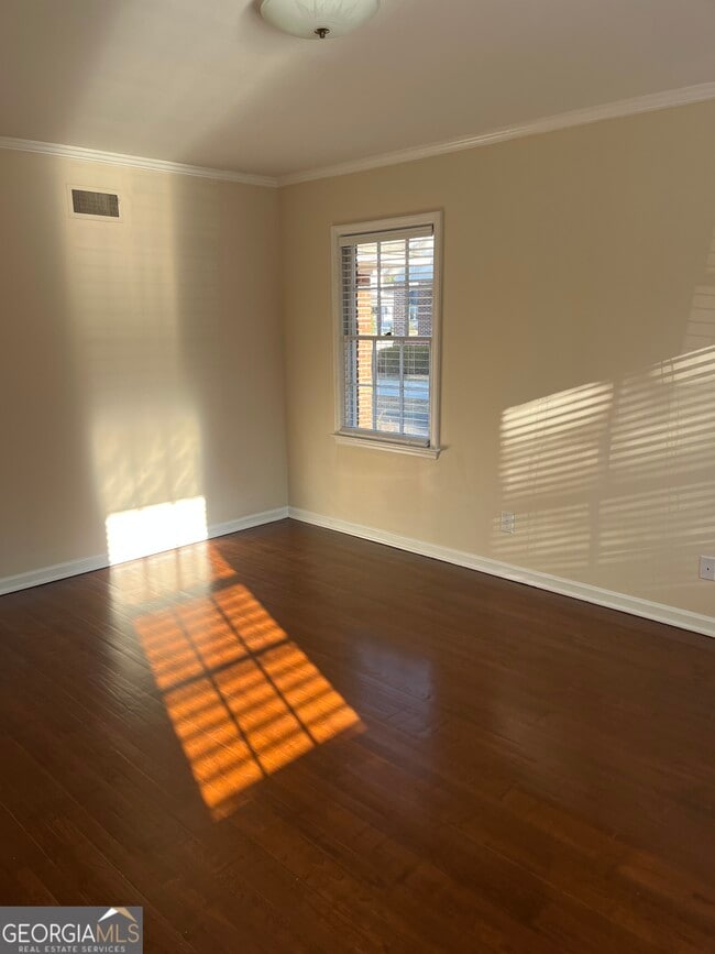 Building Photo - 220 S Zetterower Ave