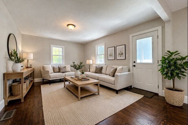 Building Photo - 217 Skyland Ave