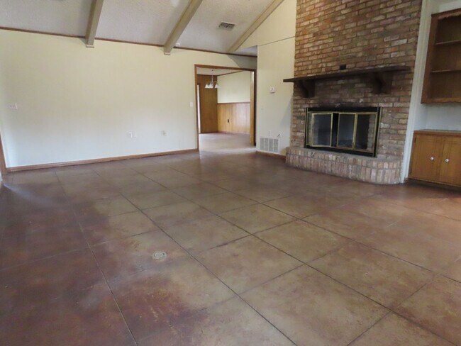 Building Photo - Whitehouse ISD! Spacious 3 Bedroom, 2 Bath...