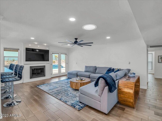 Building Photo - 3351 E Las Rocas Dr