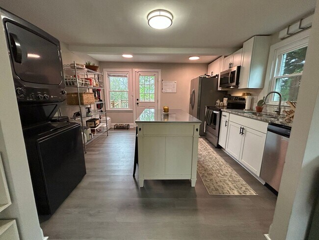 Building Photo - Charming 3 bedroom, 1 bathroom brick home ...