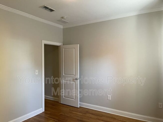 Building Photo - 239 Carlyle Park Dr