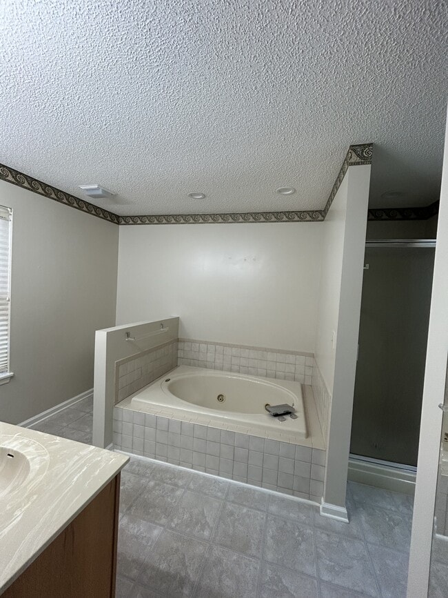 Building Photo - 140 Havenridge Cir