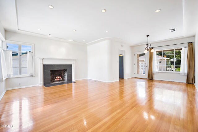 Building Photo - 155 N Lincoln Pl