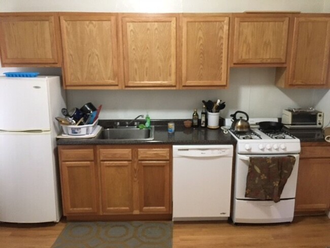 Primary Photo - Large 2 bed unit in a prime location, the ...