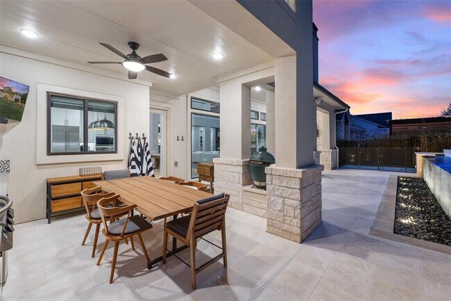Building Photo - 105 Bisset Ct