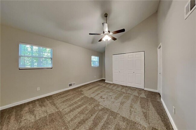 Building Photo - 3929 Lookout Point Dr