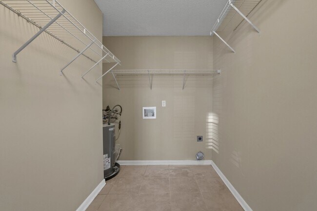 Building Photo - Gift yourself free application fees for this 1st Floor Immaculate 1 bedroom for rent in Sunny Myr...