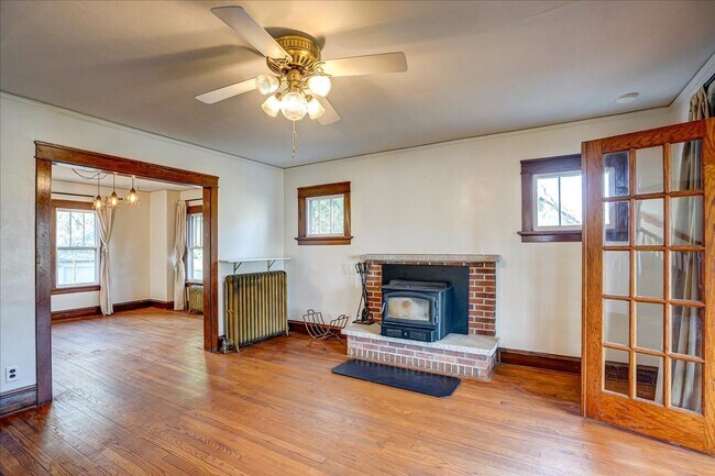Building Photo - 513 Troy Dr