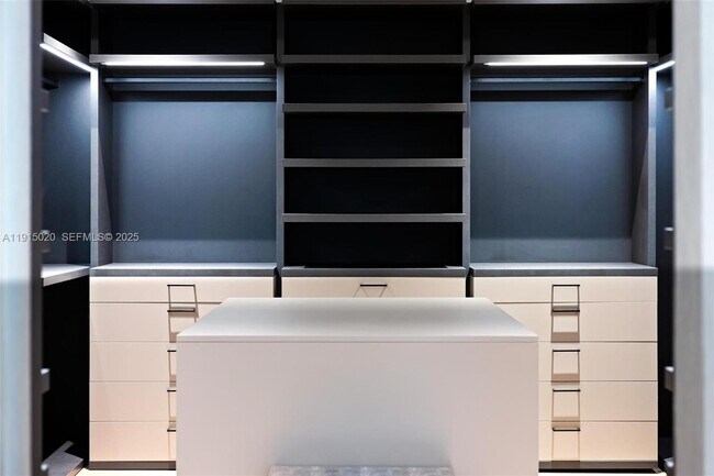 Building Photo - 77 SW 18th Terrace