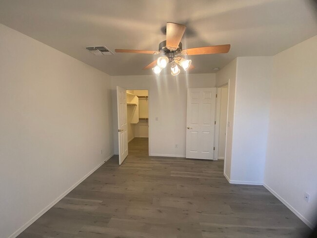 Building Photo - Charming 3 Bedroom 2 Bath Home