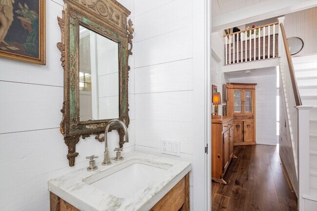 Building Photo - 21 Rawson Rd