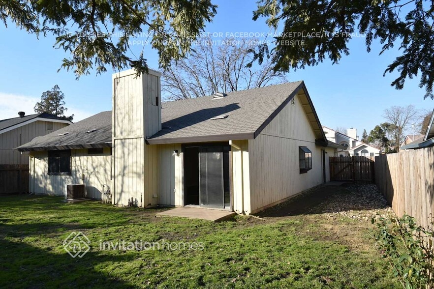 Building Photo - 5032 Laguna Park Dr