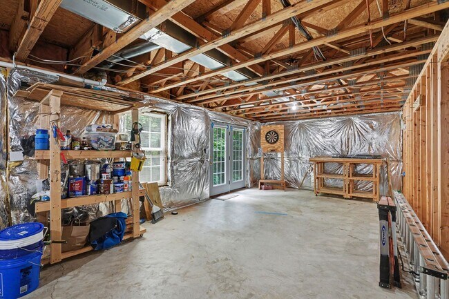 Building Photo - 24 Crestwood Ln