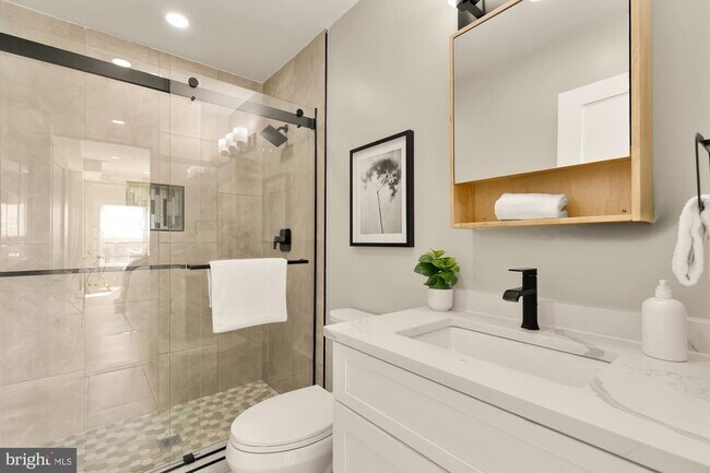 Building Photo - 927 Kennedy St NW