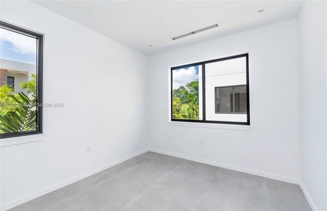 Building Photo - 3258 Bird Ave