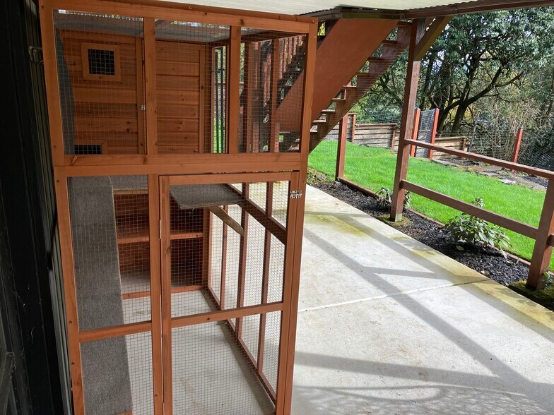 Building Photo - 9416 SW View Point Ter