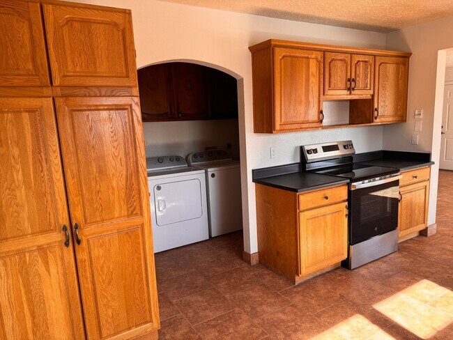 Building Photo - 3 Bedroom, 2 Bathroom Home in Cedar Crest, NM.