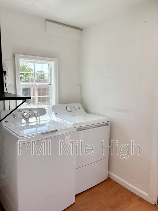 Building Photo - 98 N 12th Ave