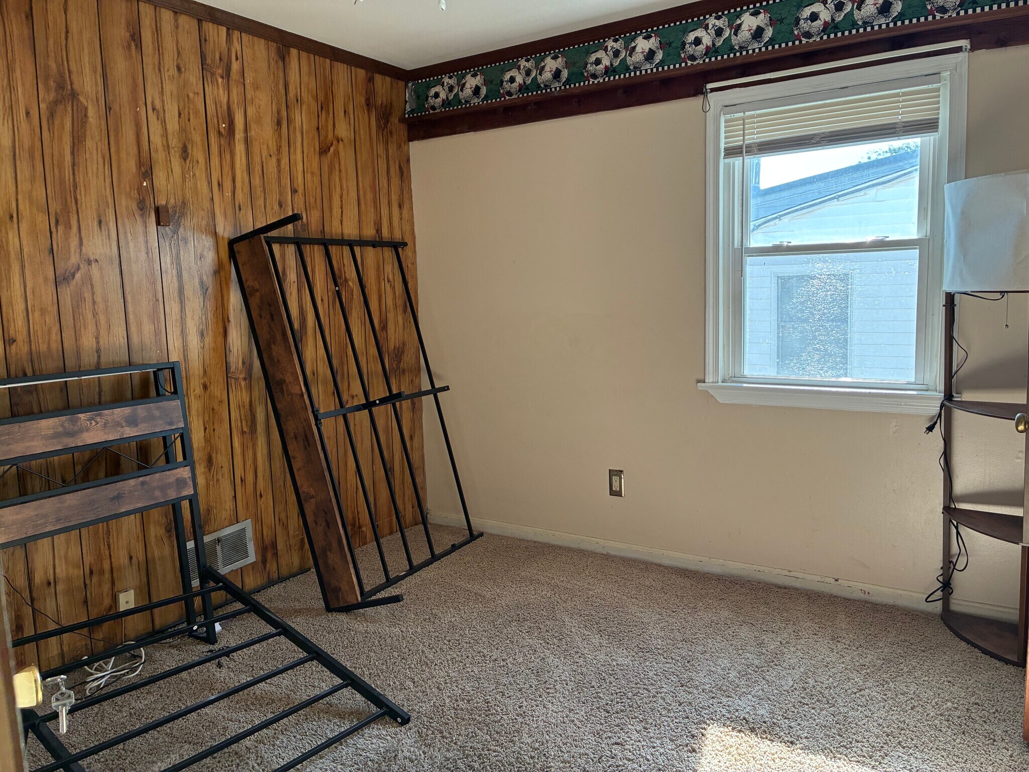 MAIN LEVEL BEDROOM - 5112 Hollywood Rd