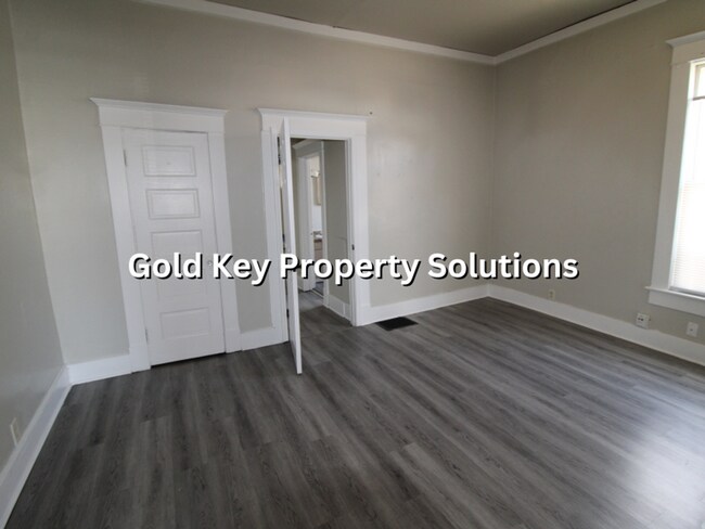 Building Photo - 907 W Main St