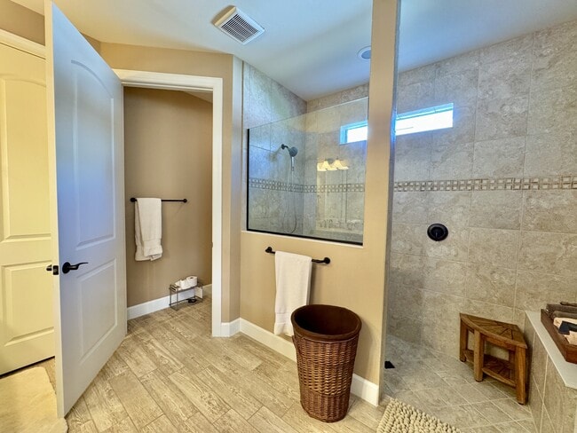 Building Photo - 9418 Greyhawk Trl