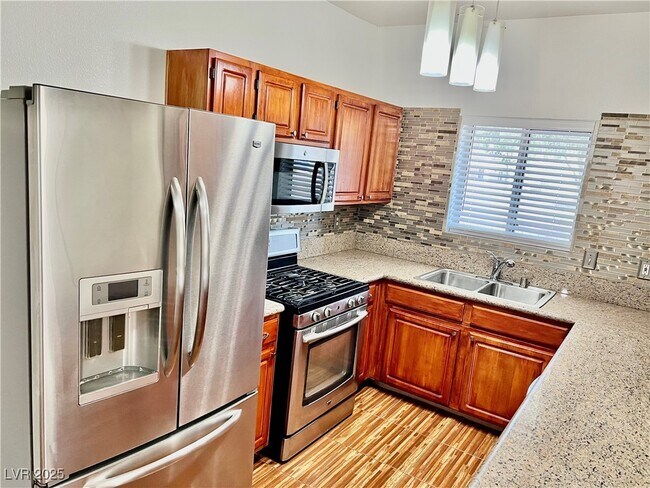 Building Photo - 5655 E Sahara Ave